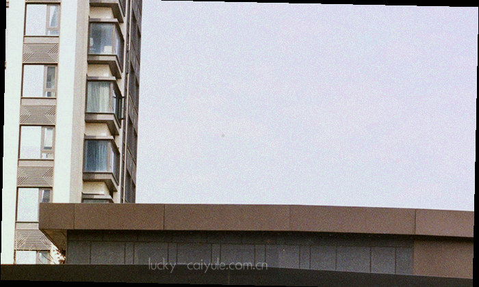 漏斗状的记录筛选示意，从大范围记录逐层收敛到 90 天分段样本